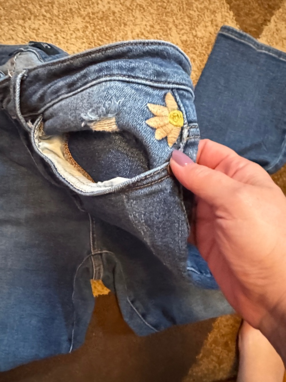 Judy Blue Women’s Jeans with Embroidered Flowers and Subtle Distressing Size 18w - Picture 5 of 7